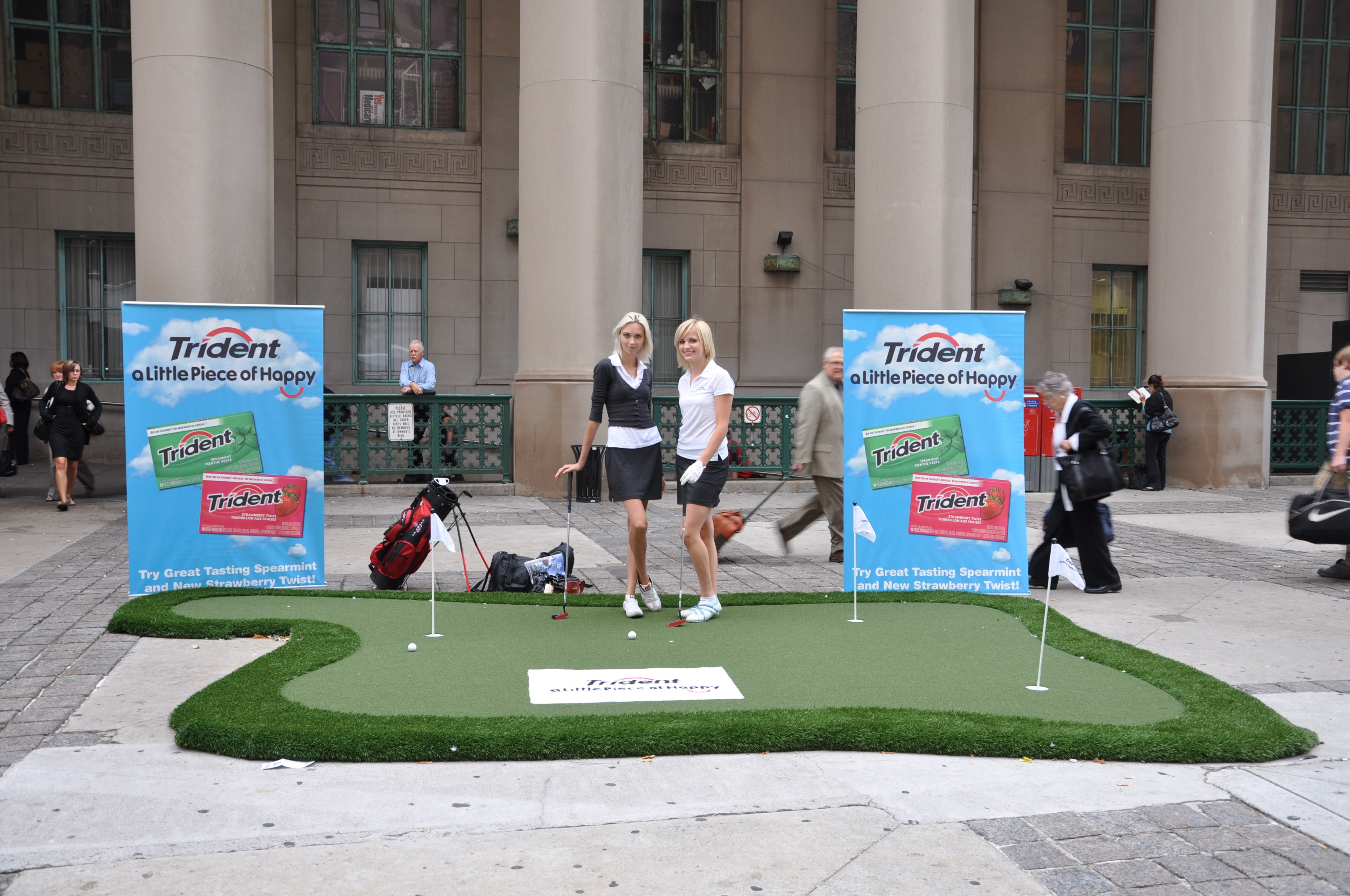 Trident — outdoor putting green activation